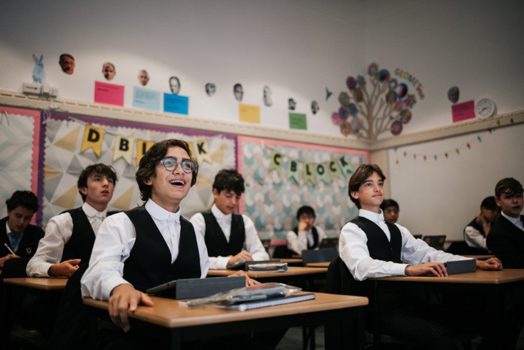 为什么伊顿和哈罗等一流的英国私立学校只招收男学生?