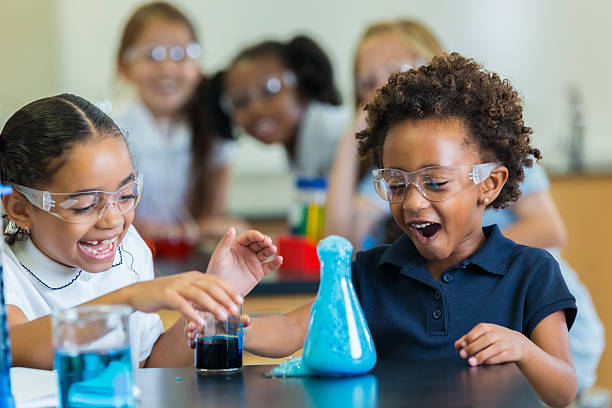 英国小学几点放学?